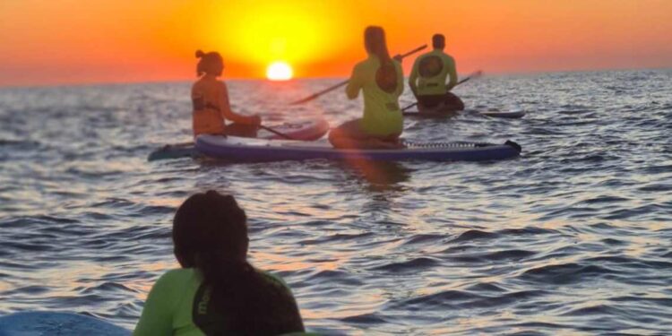 Amanecer en el mar en parador La Escuela