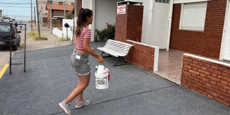 Mailen Troche MyD limpieza en Monte Hermoso