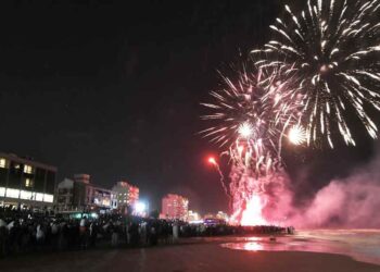 Show de fuegos artificiales en Monte Hermoso 2026
