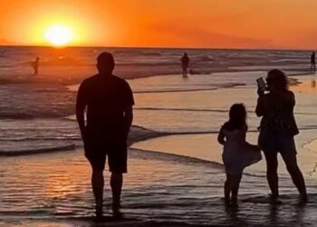 Atardecer en la playa de Monte Hermoso