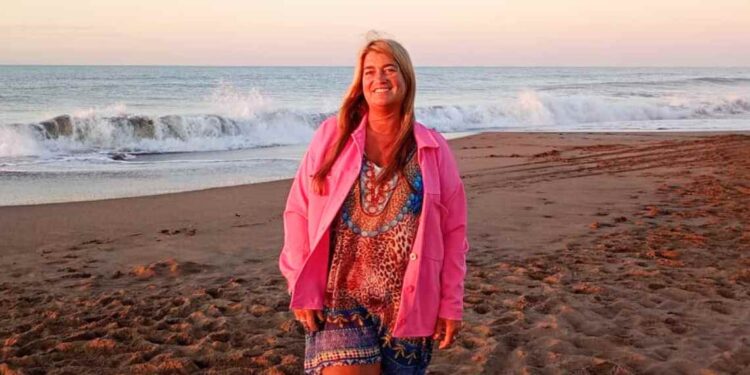 Mariana Savid Saravia en las playas de Sauce Grande
