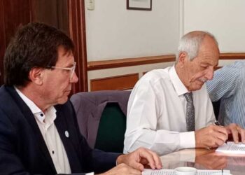 Chalde firma convenio por viviendas en Dorrego