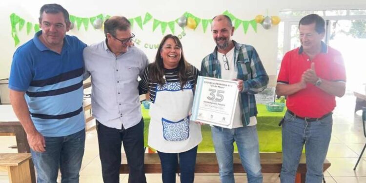 Escuela 3 de Sauce Grande 35 años