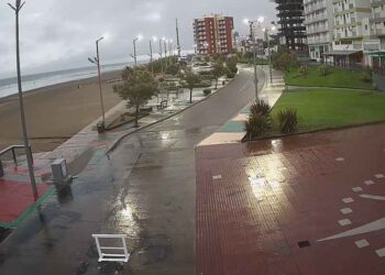 Piden circular con precaución por agua acumulada