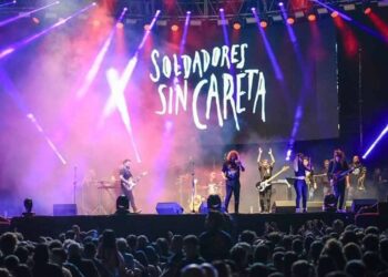 Soldados sin careta en la Fiesta Nacional del Camarón y el Langostino