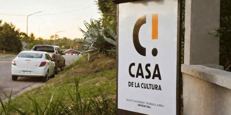 Entrada a la Casa de la Cultura Monte Hermoso