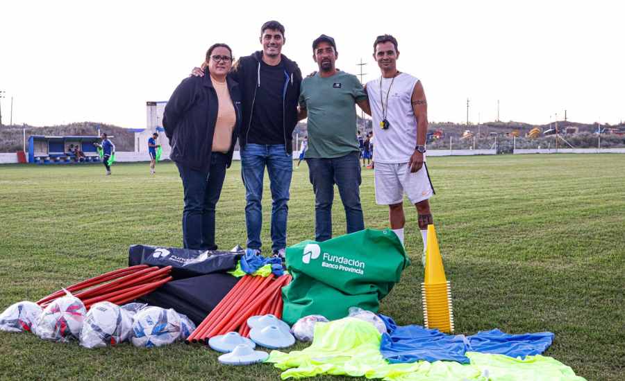 Entrega de kits deportivos en Monte Hermoso
