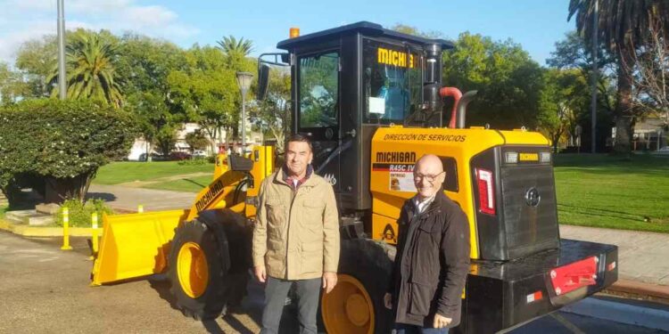 Nueva pala cargadora para Coronel Dorrego