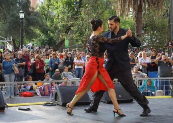 Tango en la plaza Ridavavia por los festejos del 198 aniversario de Bahía Blanca