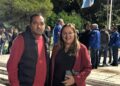 Victorio Dupuy y Silvia Manzo en el monumento a Malvinas