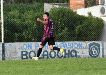 Yago Sabanes festeja su conquista en la goleada frente a San Martín