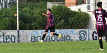 Yago Sabanes festeja su conquista en la goleada frente a San Martín