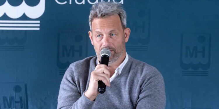 “La magnitud todavía es difícil de establecer”: Arranz presentó un primer relevamiento de daños y viajó a La Plata en busca de apoyo provincial  El intendente brindó este lunes una conferencia de prensa en la que detalló las consecuencias del temporal sobre el frente costero y confirmó gestiones ante el gobierno bonaerense para avanzar en la recuperación de cara a la próxima temporada