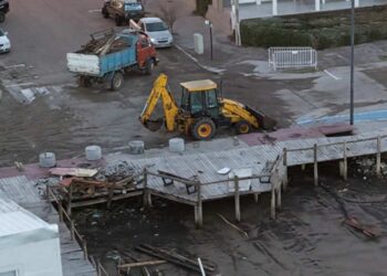 Tareas de limpieza y reconstrucción tras el temporal en Monte Hermoso