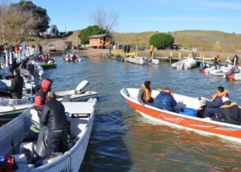 Concurso de pesca embarcada en Sauce Grande