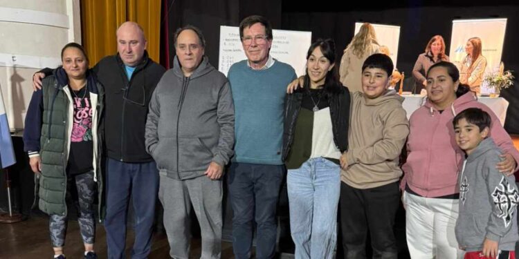 Entrega de viviendas en Coronel Dorrego