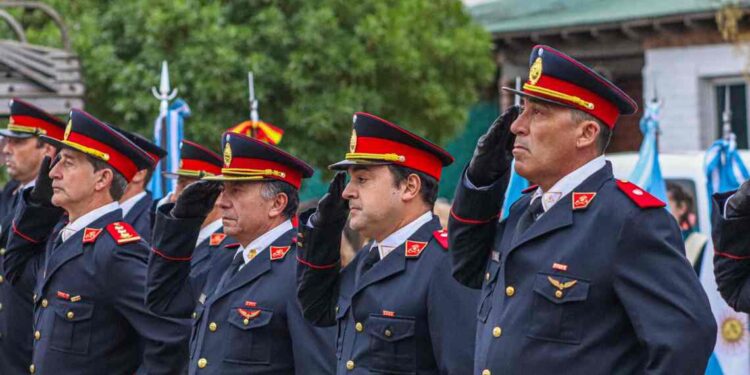 Homenaje a los bomberos voluntarios