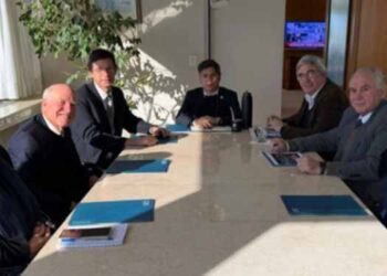 Kicillof en Bahía Blanca anuncia proyecto de planta de girasol
