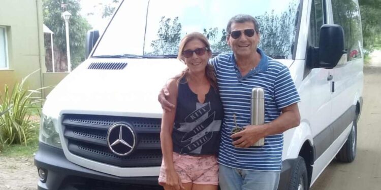 Jugó en Boca, vive feliz en Sauce Grande y es el ídolo de un famoso cantante argentino por un gol de hace 52 años La historia de Mario Rachi, ex volante que brilló en la Liga del Sur y que después de la pandemia decidió mudarse para siempre a su casa del Sauce, a una cuadra de la playa, tiene un principio pero nadie imagina cuál puede llegar a ser el final. ¿Le dedicará un tema musical el “Mono” de Kapanga?