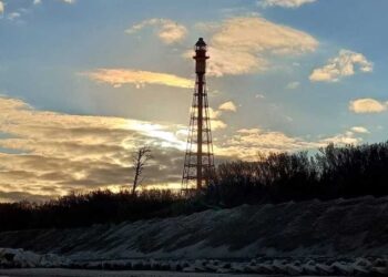 Clima en Monte Hermoso con imagen del Faro Recalada