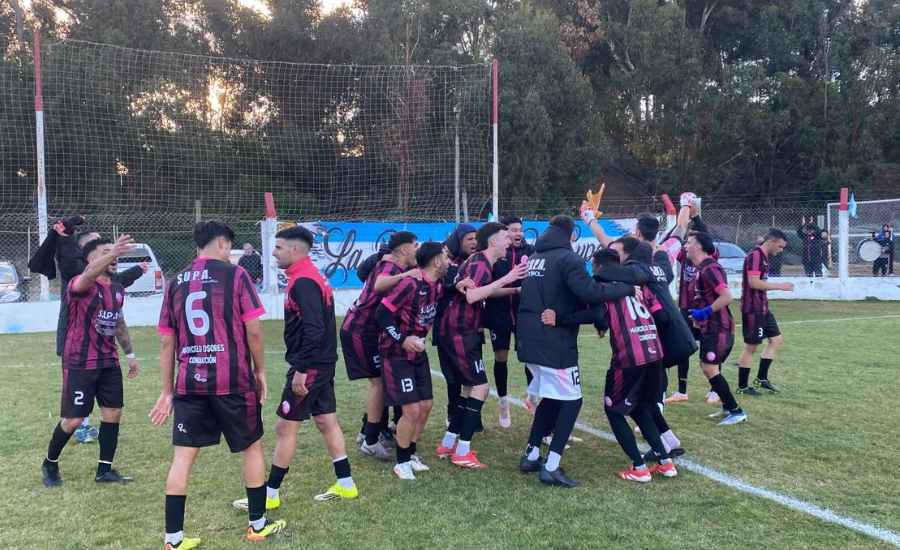 Festejos de SUPA tras la victoria en Monte Hermoso