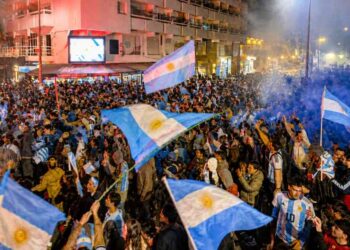 Festejos de la victoria de Argentina frente a Inglaterra en Monte Hermoso