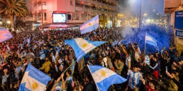 Festejos de la victoria de Argentina frente a Inglaterra en Monte Hermoso