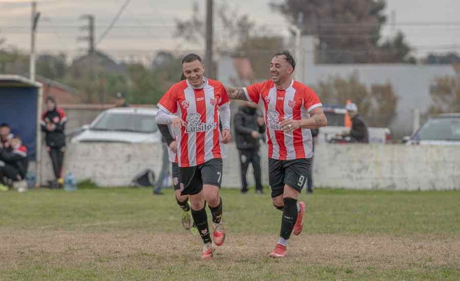 Ivan Tello y Matías Martin en la victoria de Atlético Monte Hermoso sobre San Martín