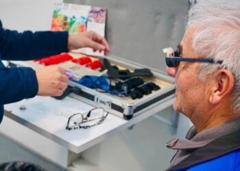 Salud visual: está en marcha la atención del tráiler sanitario de la Fundación Banco Provincia