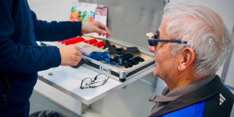 Salud visual: está en marcha la atención del tráiler sanitario de la Fundación Banco Provincia