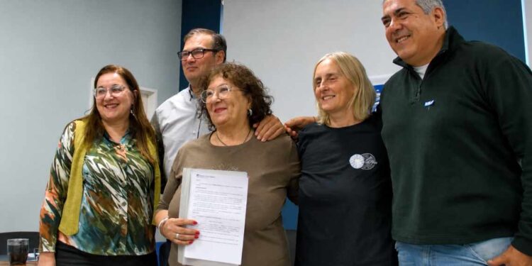 Reconocimiento a Mónica Carmelino y el programa de actualdad legislativa