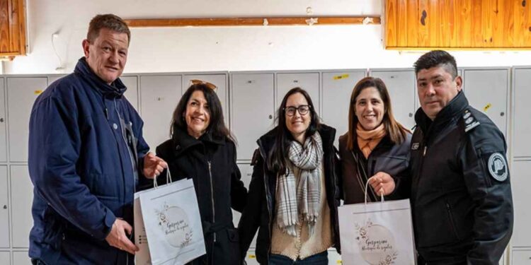 Entrega de mobiliario realizado por internos del penitenciario de Bahía Blanca