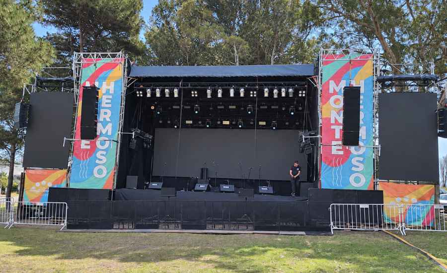 Escenario de la Plaza Parque para la Fiesta de la Primavera