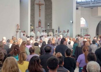 Misa de exequias del padre Walter París