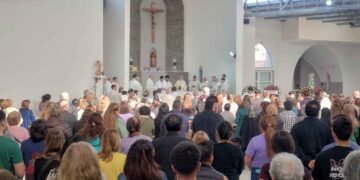 Misa de exequias del padre Walter París