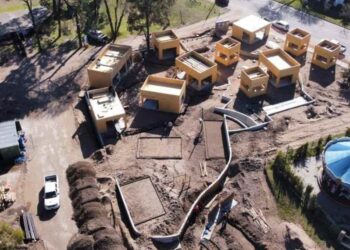 Paseo comercial y de emprendedores en Plaza Parque