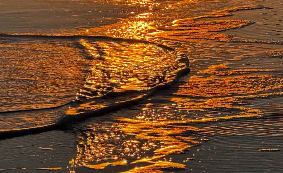 Reflejo del sol sobre el mar