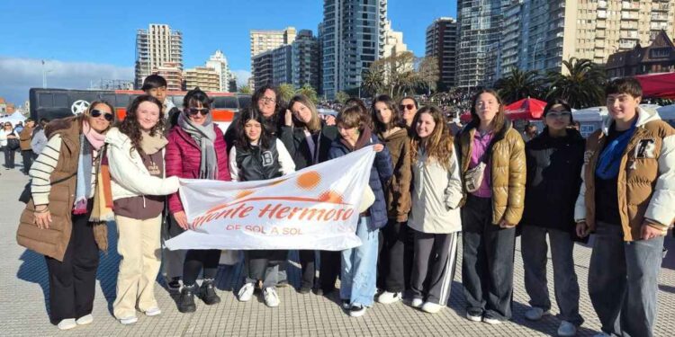 Con récord de representantes locales, la delegación montermoseña participó de la fiesta inaugural de los Juegos Bonaerenses Compartieron este lunes la ceremonia de apertura de la 35ª Final Provincial en Mar del Plata, que tuvo como principal atractivo musical a Tiago PZK. Desde este martes comenzarán las competencias deportivas y culturales.