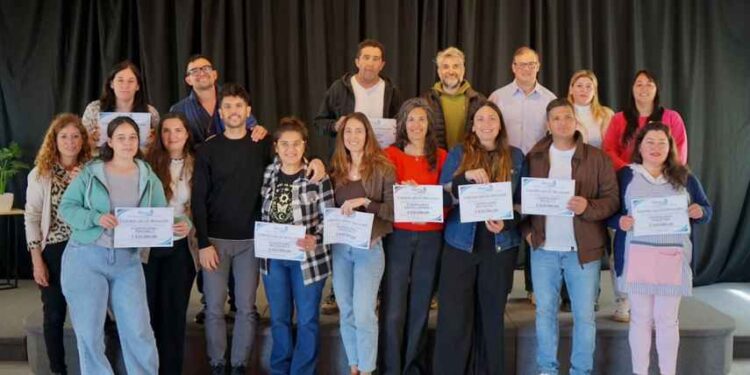 Entrega subsidios a instituciones