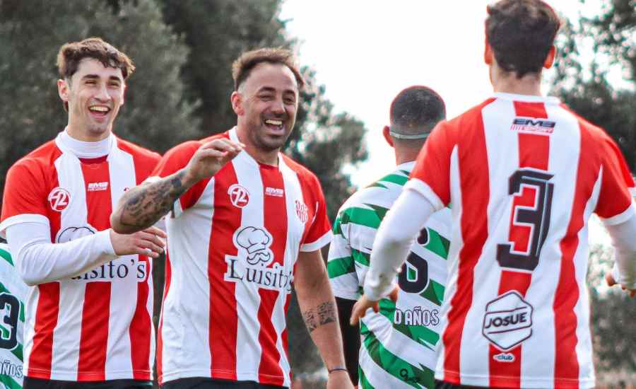 Matías Martín festeja frente a Villa Rosa