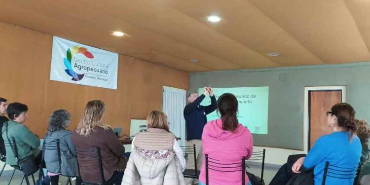 Taller sobre huertas en Dorrego